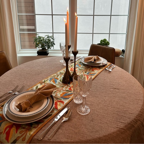 Hand embroidered table runner - Picture 5 of 5